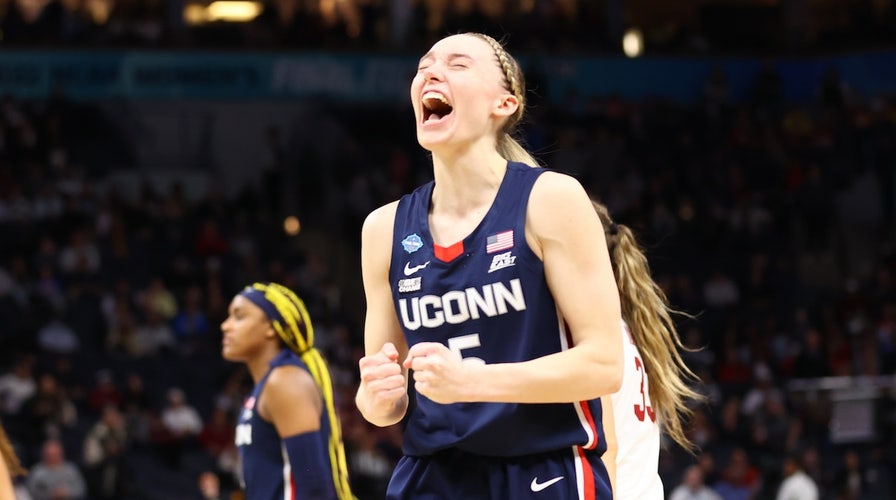 Paige Bueckers drills jump shot OVER TWO DEFENDERS, extending UConn's lead over Creighton