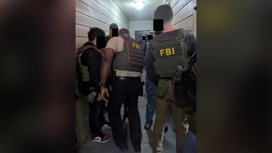 FBI agents apprehension  alleged TdA pack  members