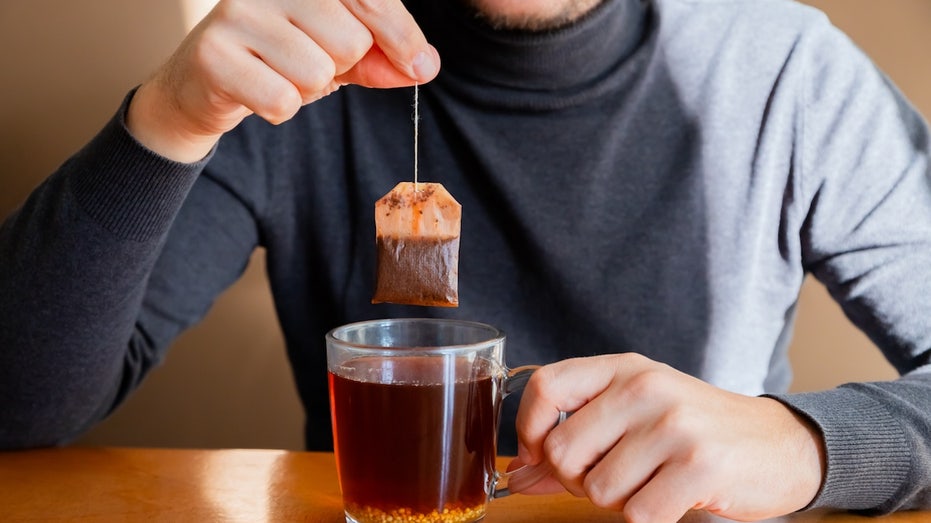 Hot tea or iced coffee? Study says your choice could affect mood and digestion