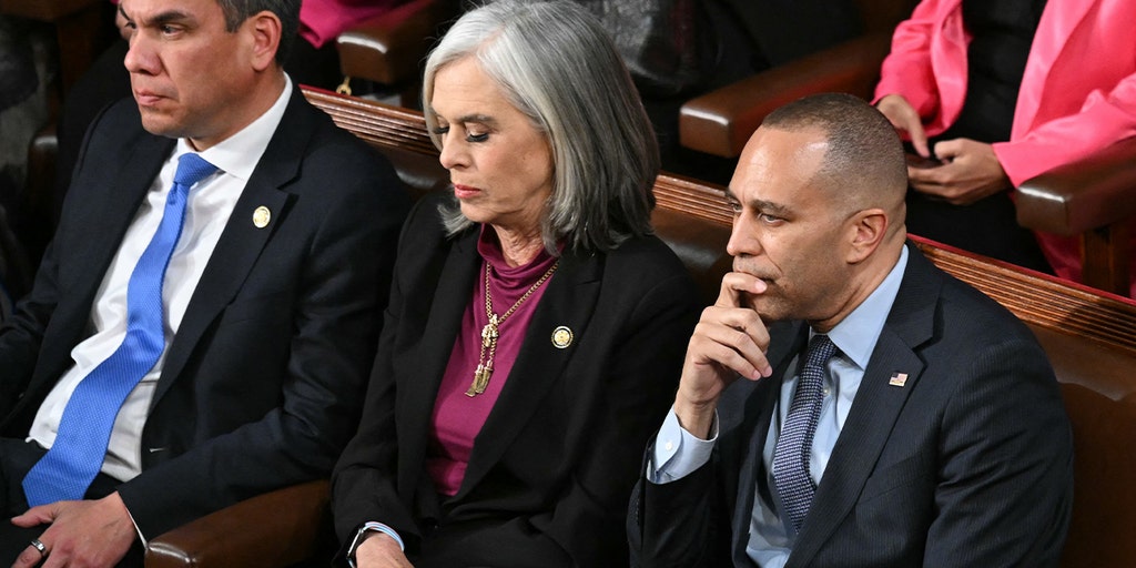 hakeem-jeffries-during-trump-speech.jpg?ve=1&tl=1