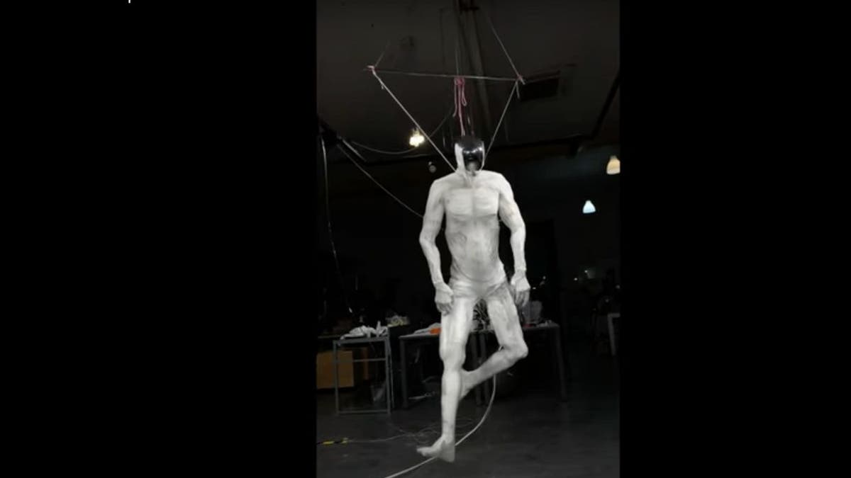 Creepy humanoid robot moves using 1,000 eerie artificial muscles