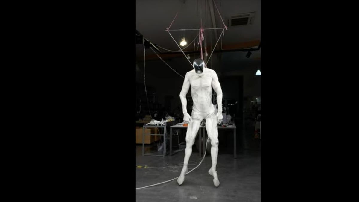 Creepy humanoid robot moves using 1,000 eerie artificial muscles