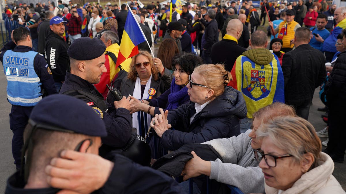 Georgescu supporters protest outside the Romanian Constitutional Court