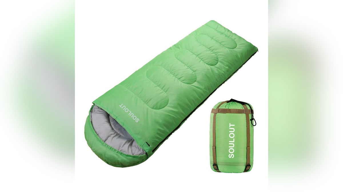 Stay warm even in near freezing temperatures with this sleeping bag. 