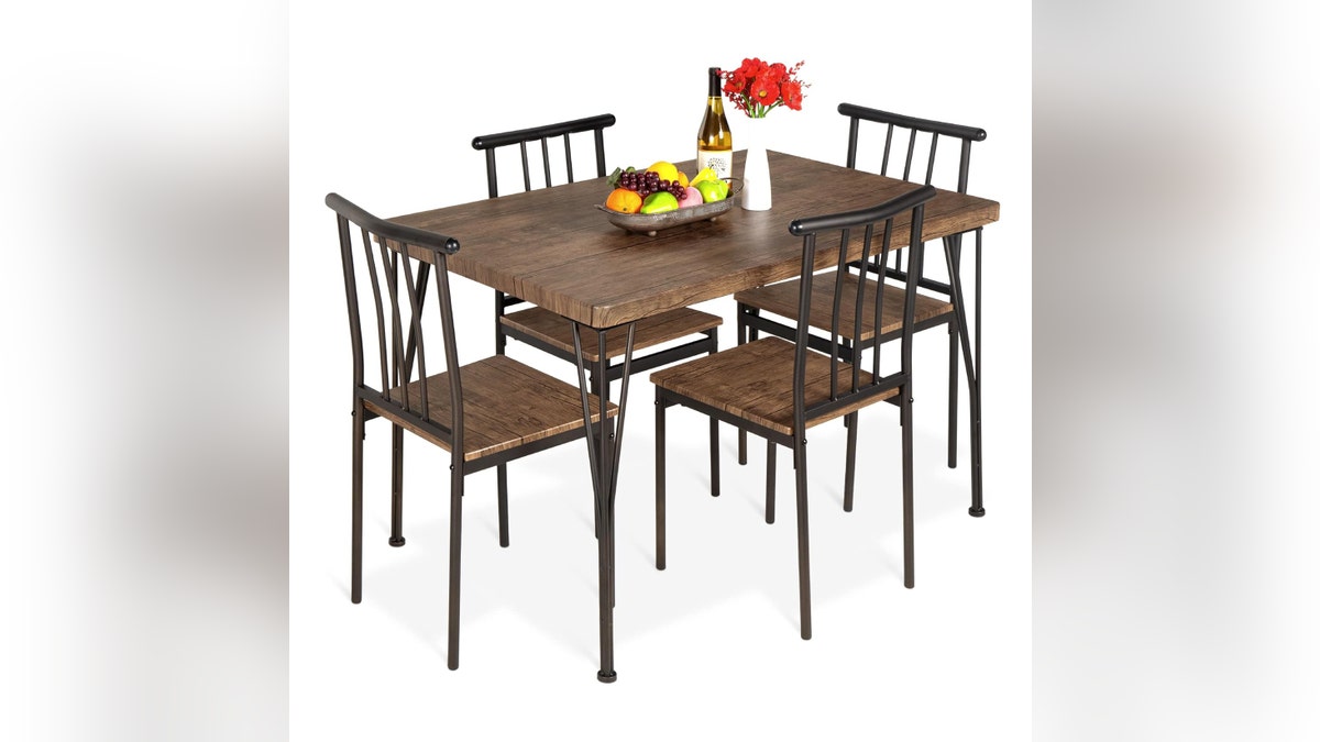 A simple, space-saving dining table.?
