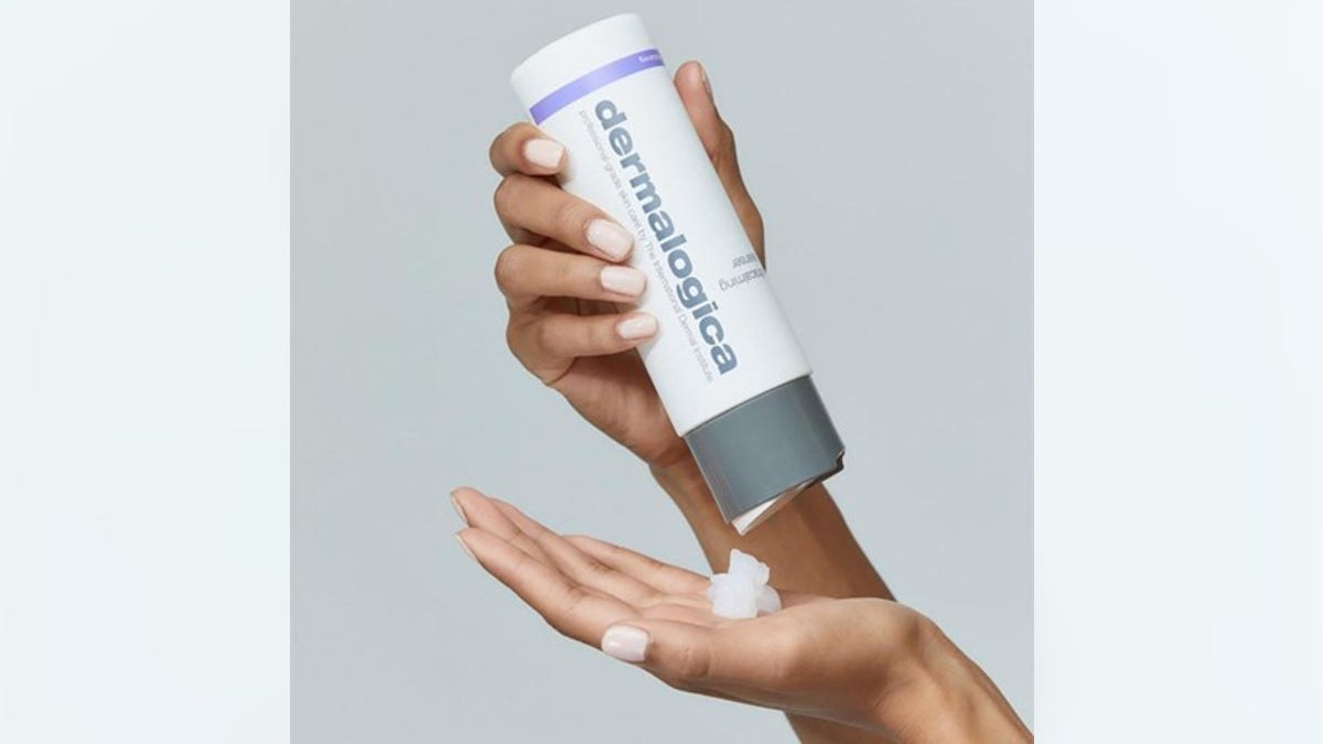 This cleanser is made from calming ingredients. 