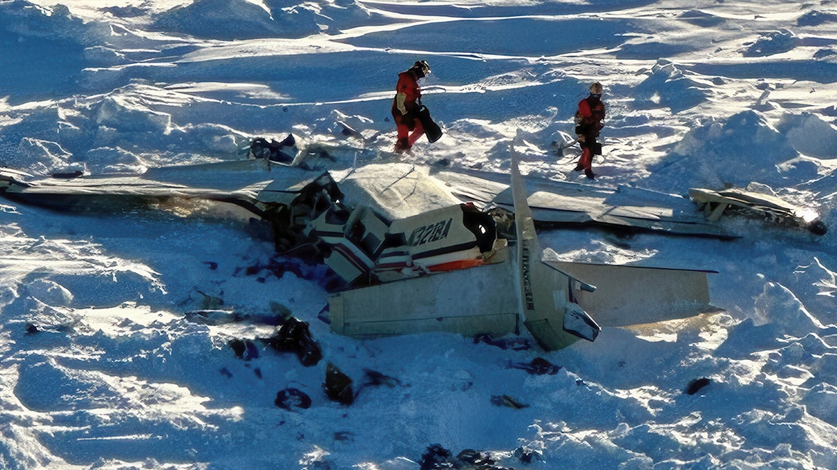 Investigators at site of Alaska plane crash