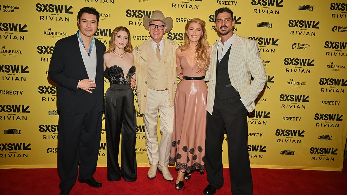 Elenco "Outra graça simples" Em SXSW