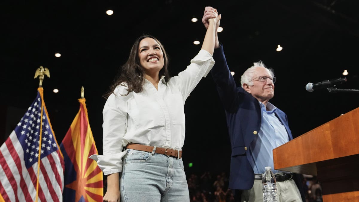 Senator Bernie Sanders, I, MP Alexandria Okasio Cortez, DN.Y. "Fighting the few" A tour of Arizona State University occurred on Thursday, March 20, 2025, in Timby, Ariz. (AP Photo/Ross D. Franklin)