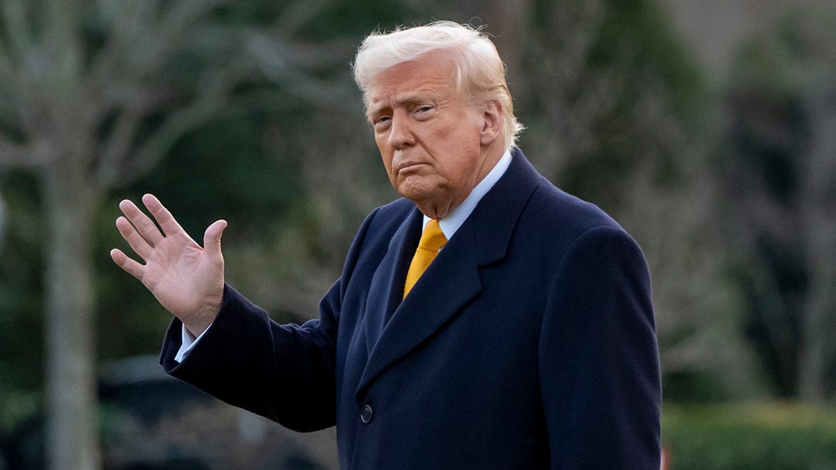 Trump greets before addressing Marine One on the South House grass