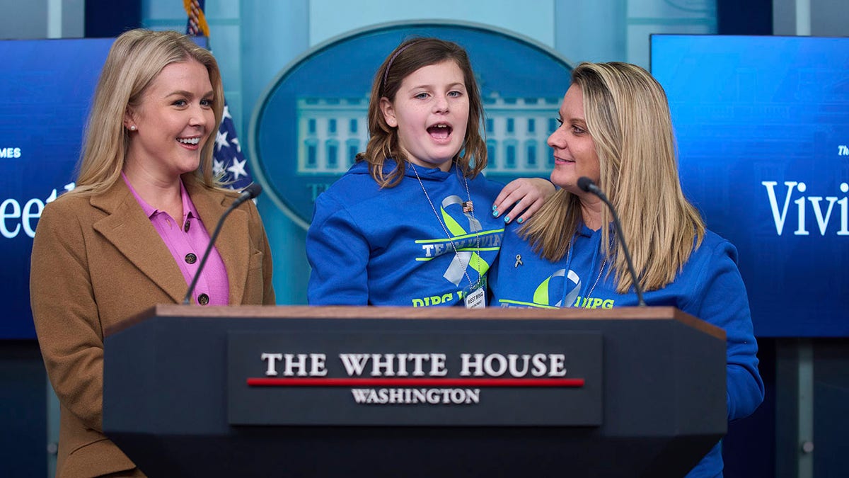 Leavitt welcomes girls to bring brain tumors into White House briefing room