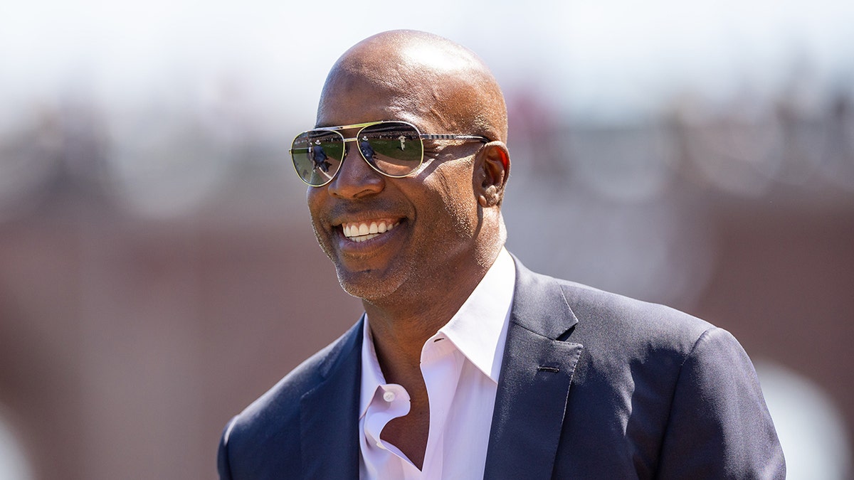 Barry Bonds smiles on the field