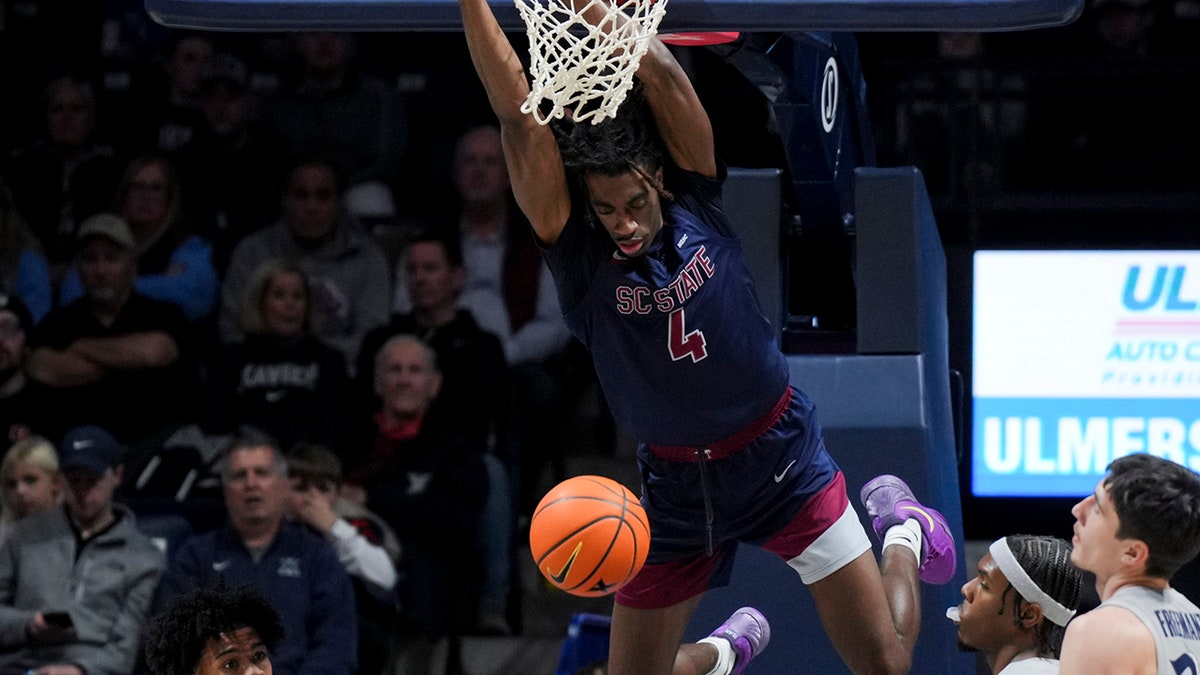 Caleb McCarty Dunks