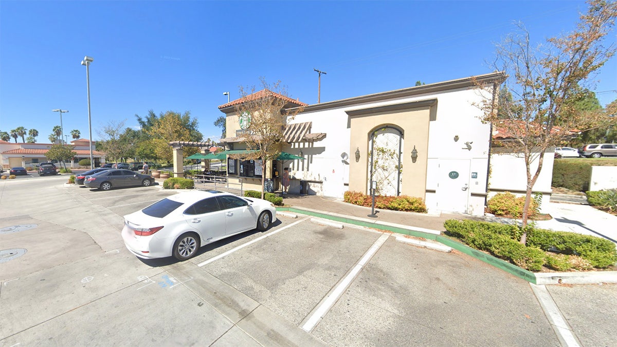 Un río, California Starbucks
