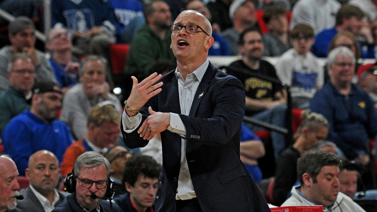 Dan Hurley reacts in court