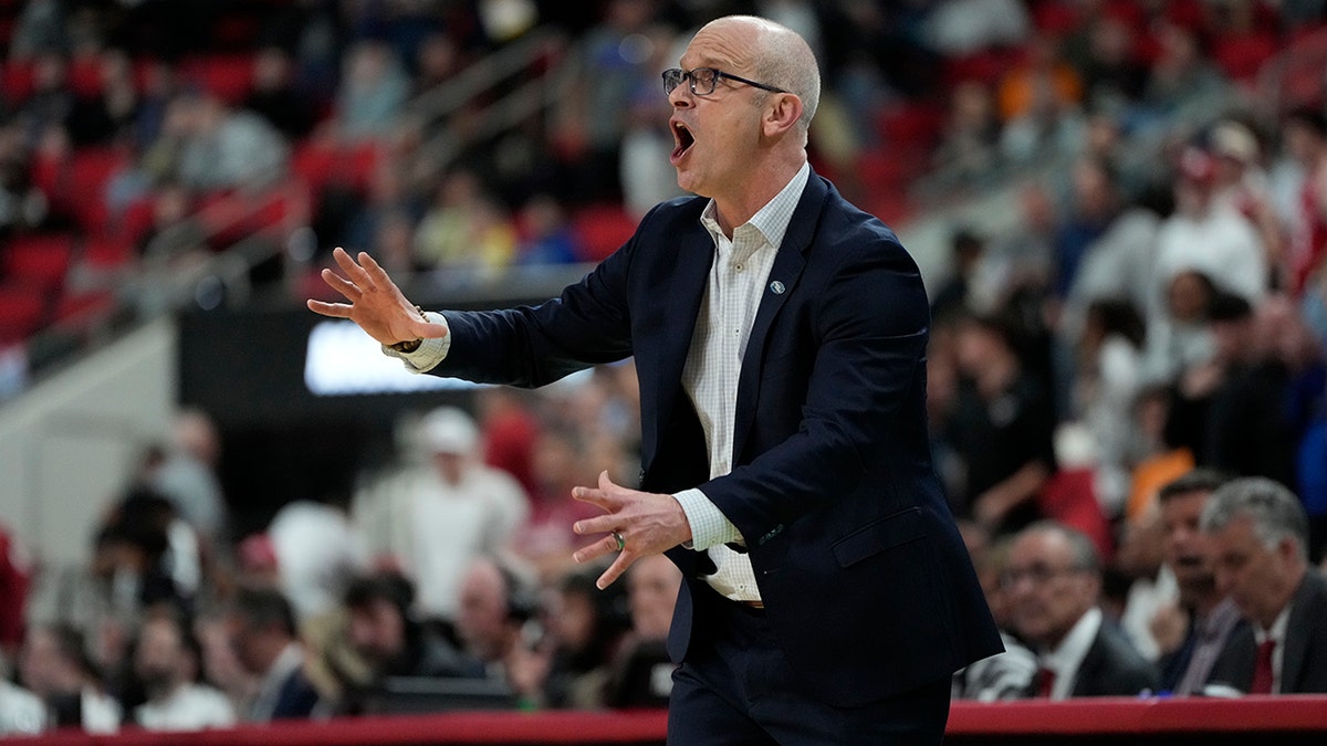 Dan Hurley yells in court