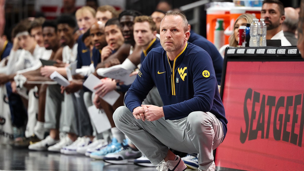 Darian Devries kneel on the court