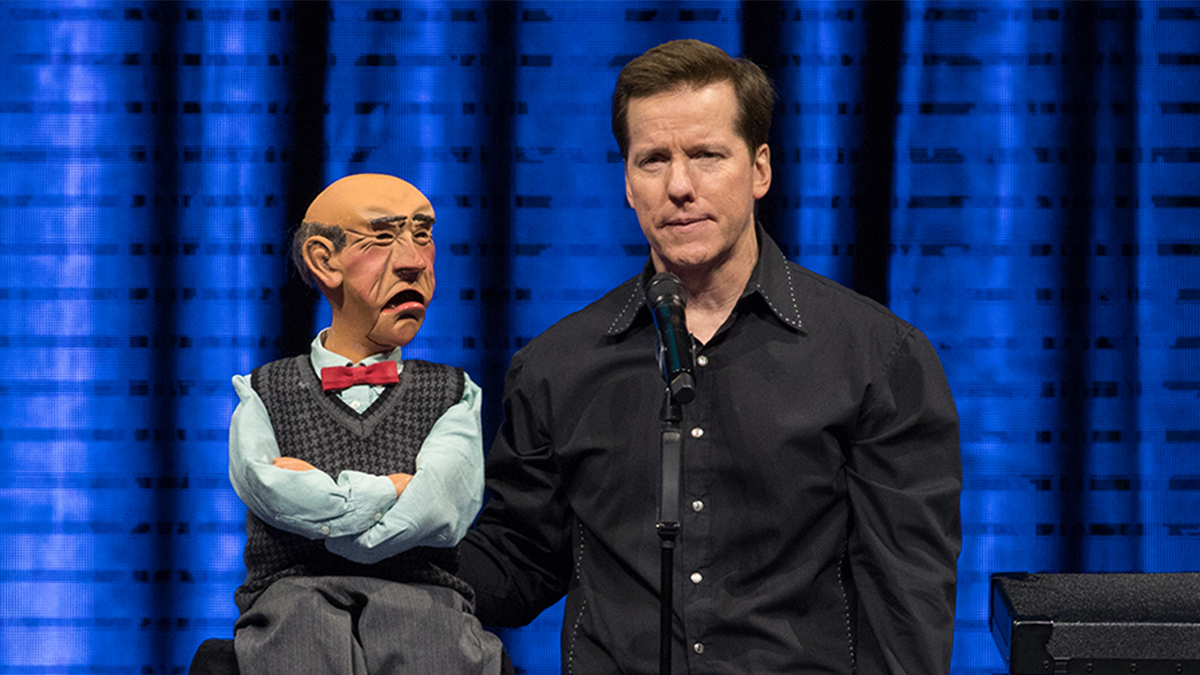 Jeff Dunham performing