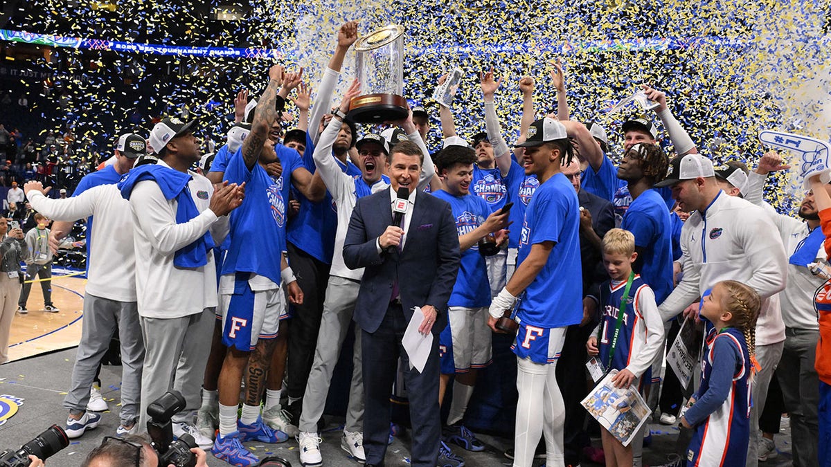 Florida basketball celebrates win