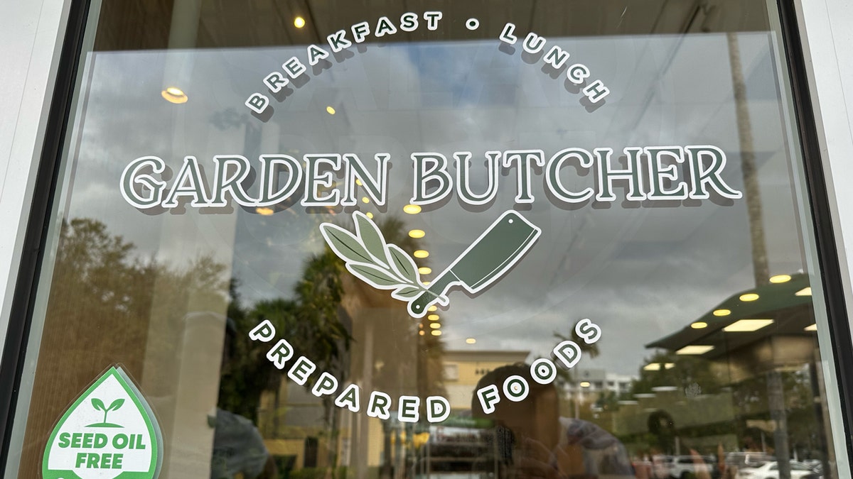 Pintu masuk Garden Butcher, sebuah restoran yang menyajikan sarapan dan makan siang di Boca Raton, Florida, ditampilkan.