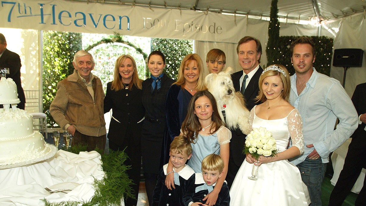 Stephen Collins standing with the cast of 7th Heaven smiling.