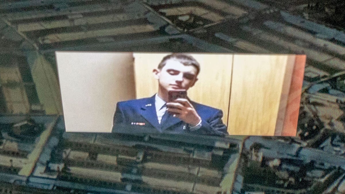 Jack Teixeira selfie overlapping the aerial view of the Pentagon