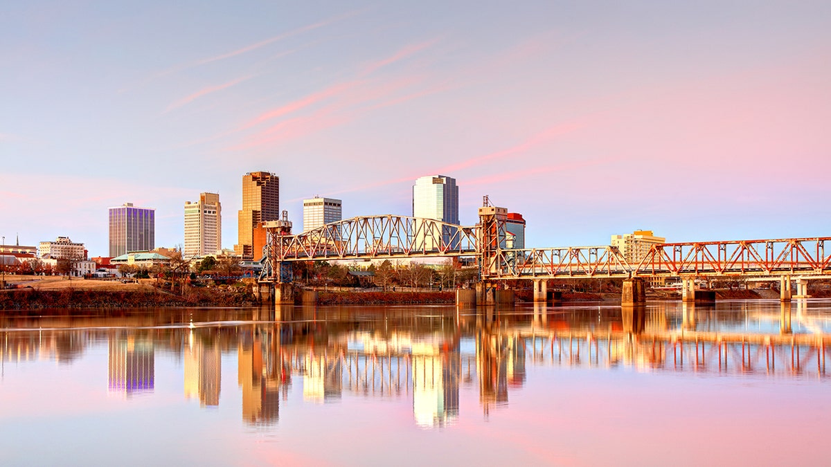 Little Rock, Arkansas skyline at sunset