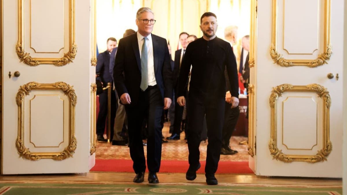  (----EDITORIAL USE ONLY - MANDATORY CREDIT - 'SIMON DAWSON / NO 10 DOWNING STREET / HANDOUT' - NO MARKETING NO ADVERTISING CAMPAIGNS - DISTRIBUTED AS A SERVICE TO CLIENTS----) British Prime Minister Keir Starmer walks with Ukrainian President Volodymyr Zelenskyy as he hosts a European Leaders Summit at Lancaster House in London, United Kingdom on March 02, 2025. (Photo by Simon Dawson/No 10 Downing Street / Handout/Anadolu via Getty Images)