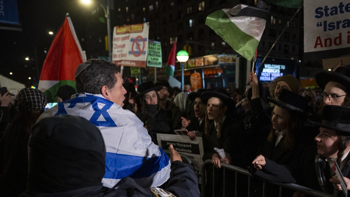 An NYPD officer, a supporter of the Israeli, a protesters of the former Israeli Prime Minister Naphtali Bennett trying to attack Columbia University in Columbia University in New York. New York, USA, 04 March 2025.