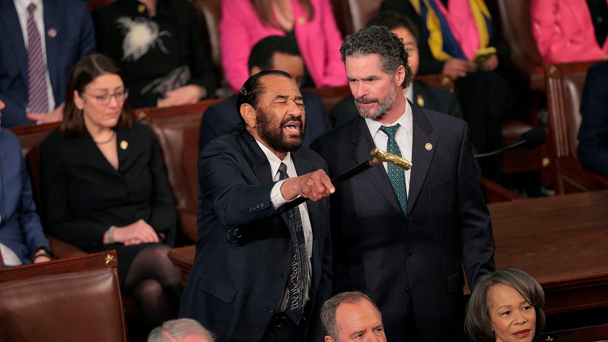 Al -Green foi acompanhado pelas salas do Congresso após o título de Trump