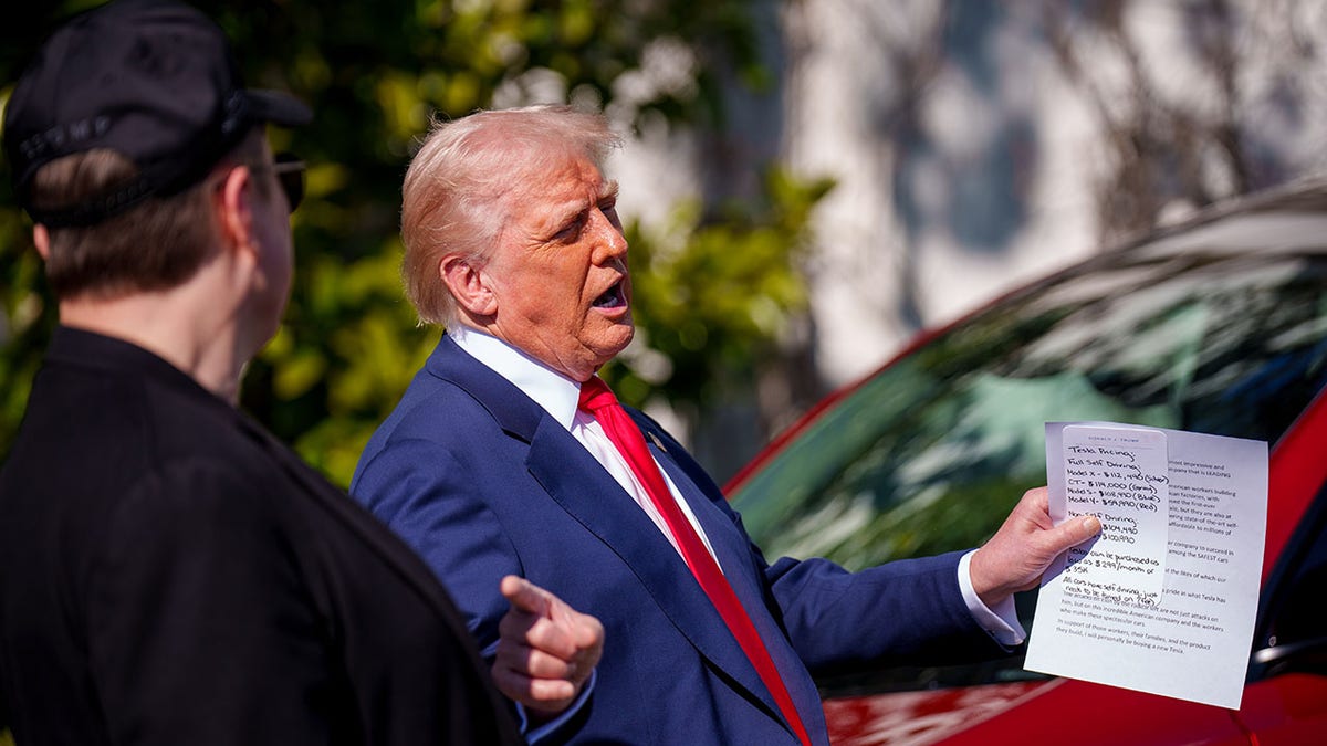 Trump speaks to journalists with musk outside the White House