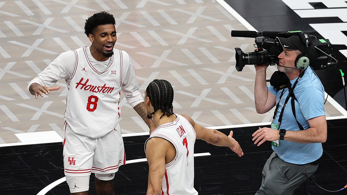 Houston's basketball celebrates victory