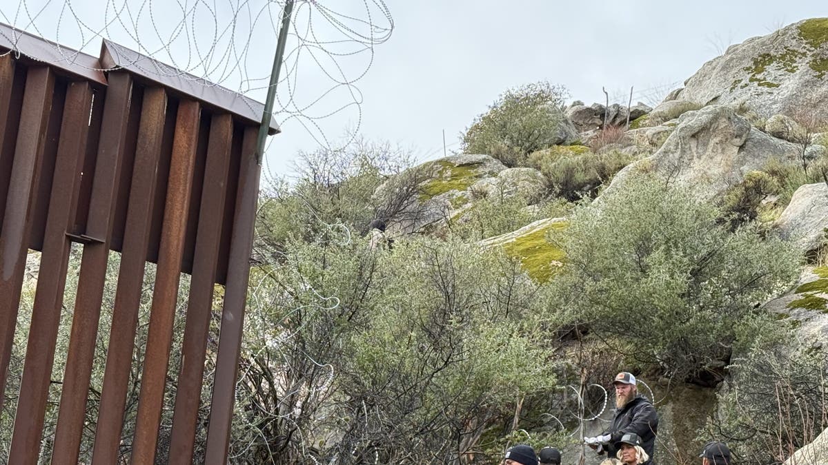 The border fence and the volunteers