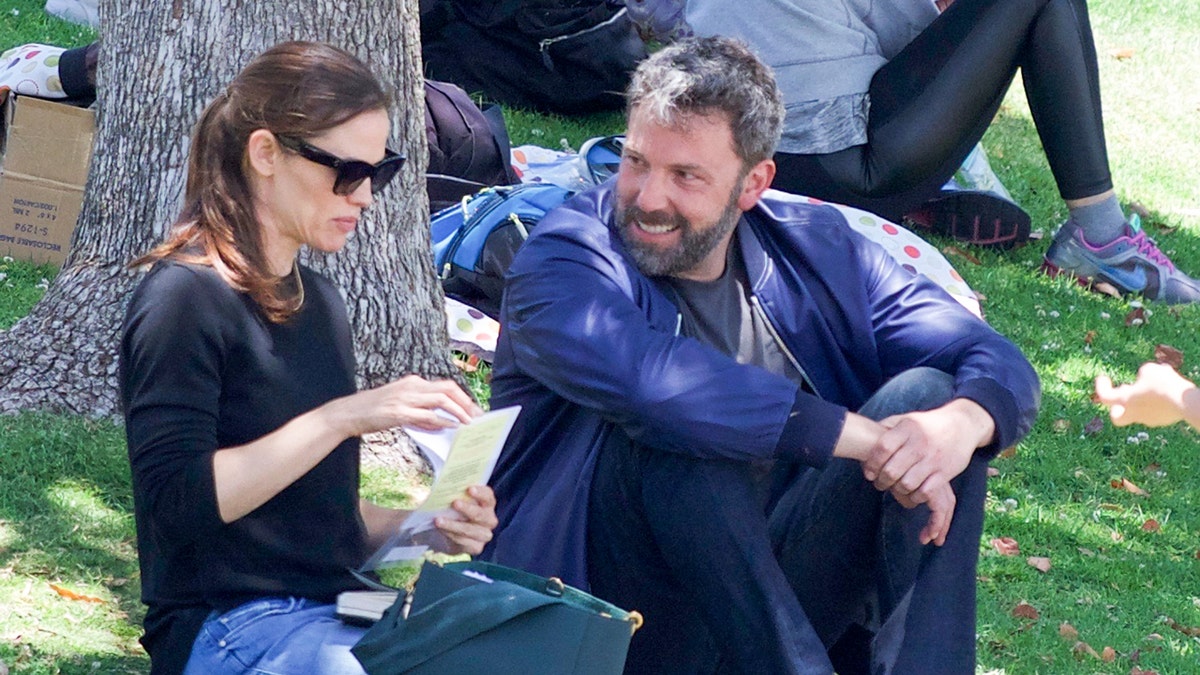 詹妮弗·加纳（Jennifer Garner）和本·阿弗莱克（Ben Affleck）野餐