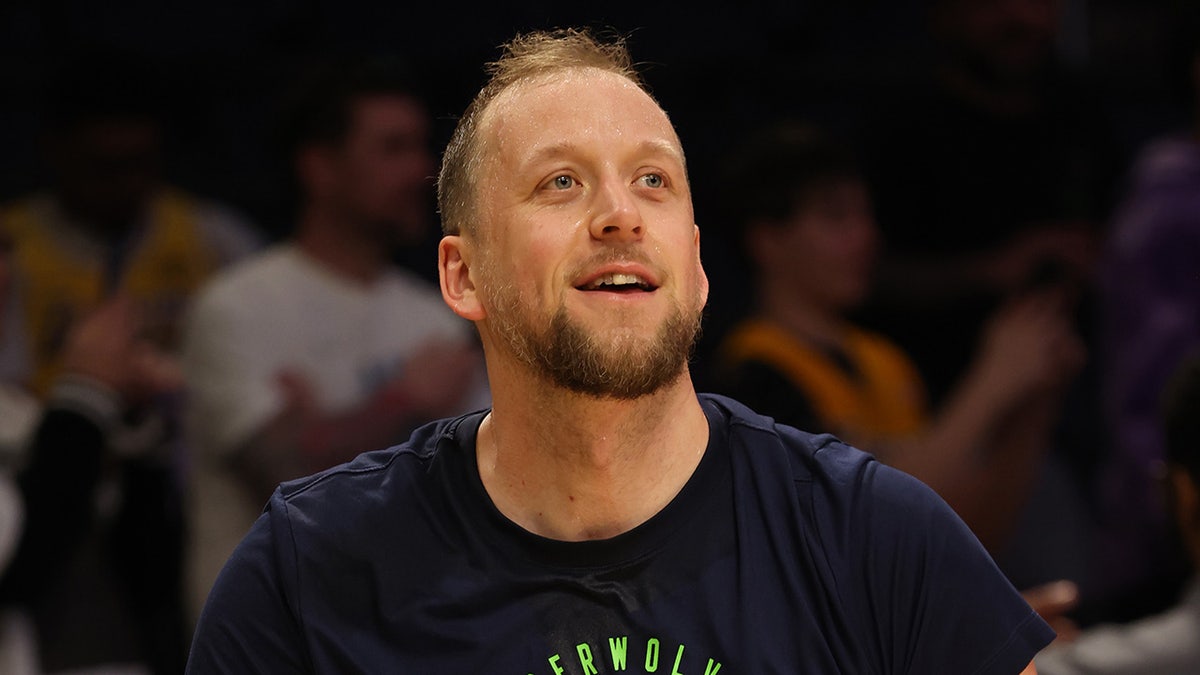 Joe Ingles warms up