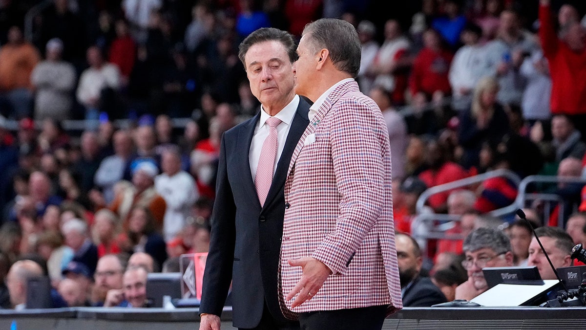 Rick Pitino talks with John Calipari