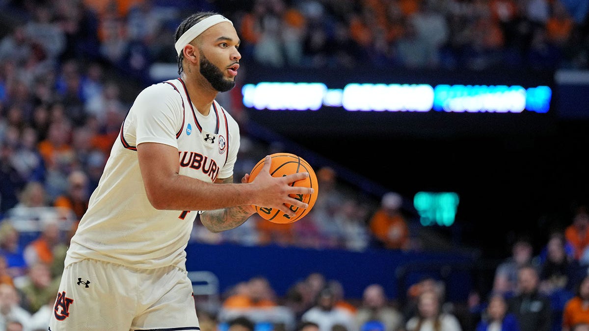 Charles Barkley maps out path for Johni Broome to become 'greatest player in Auburn basketball history'  at george magazine