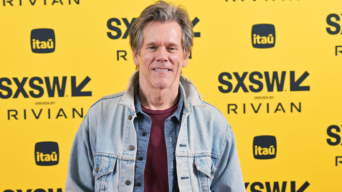 Kevin Bacon en la alfombra roja en SXSW