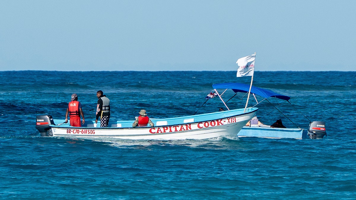 Los barcos de defensa civil buscan a Sudiksha Konanki el lunes de marzo. 10.