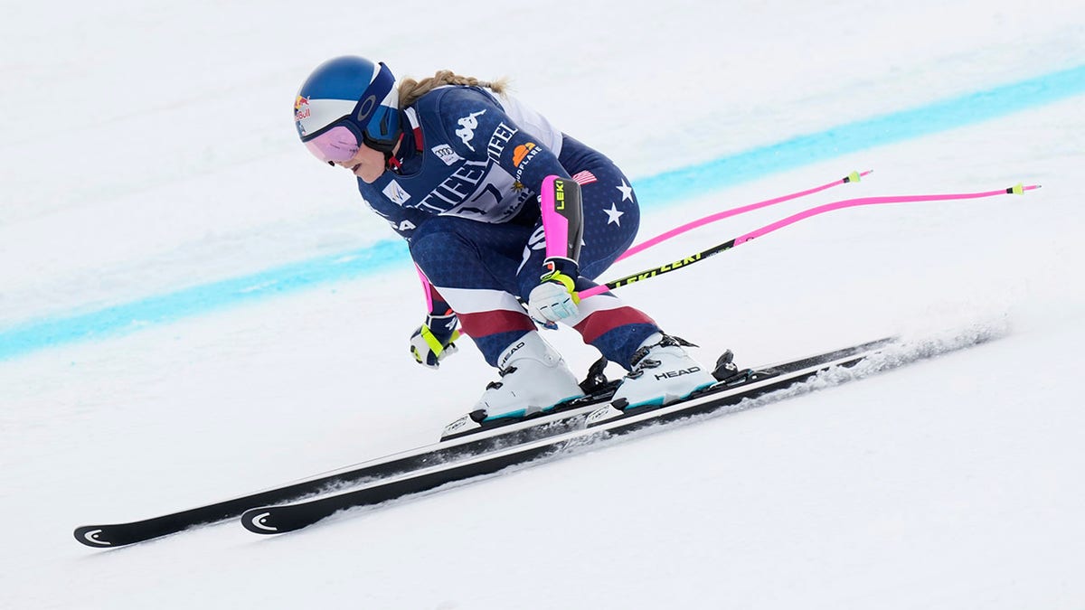 Lindsey Vonn menuruni bukit