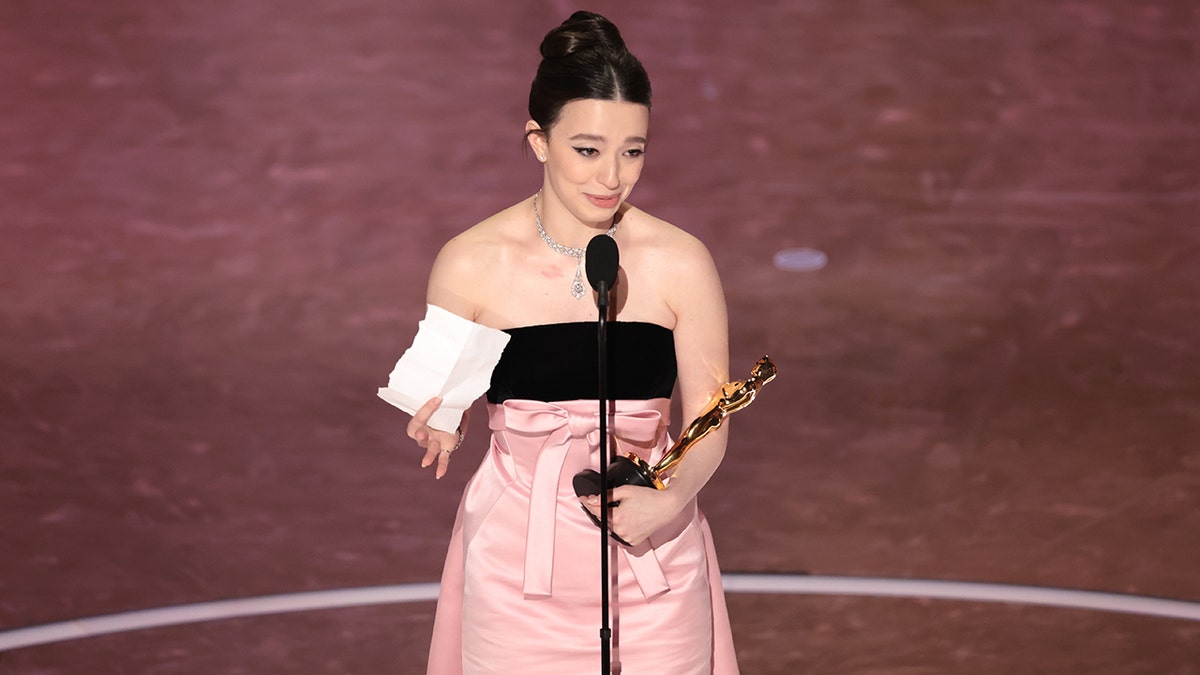 Mikey Madison accepting her award