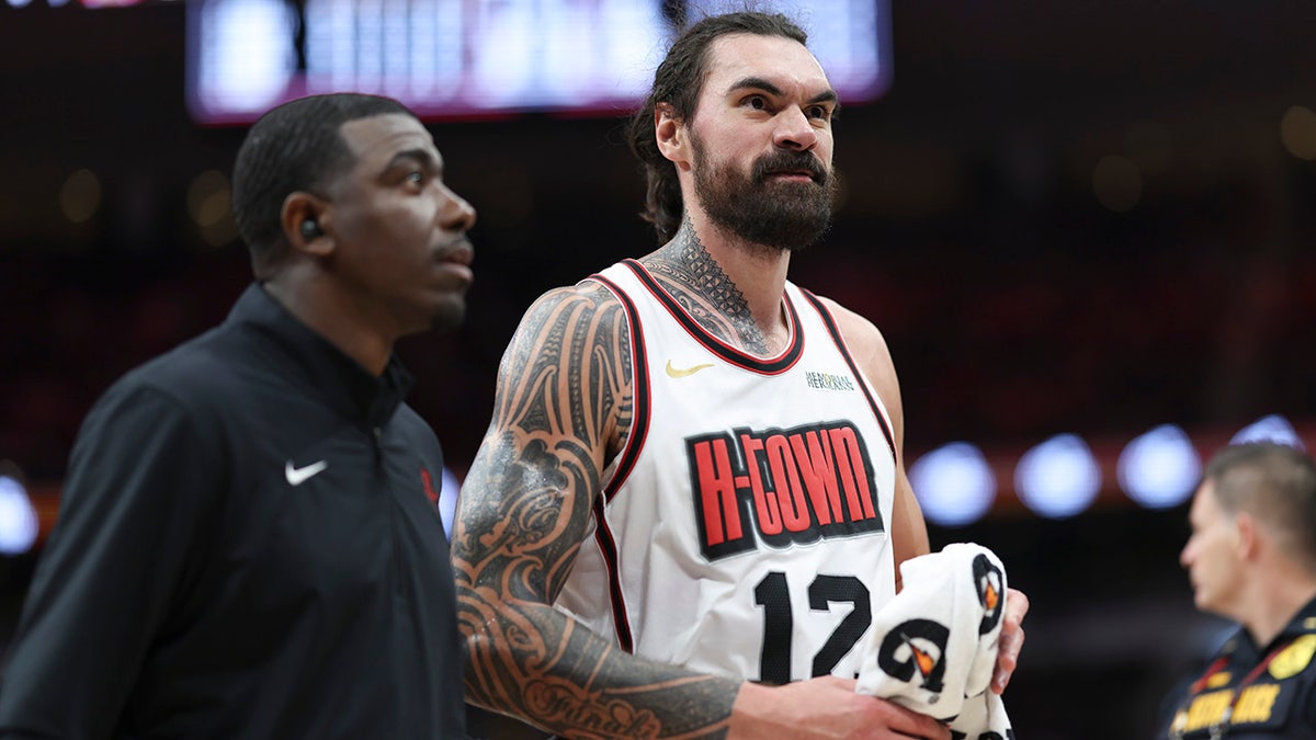 Steven Adams pops up