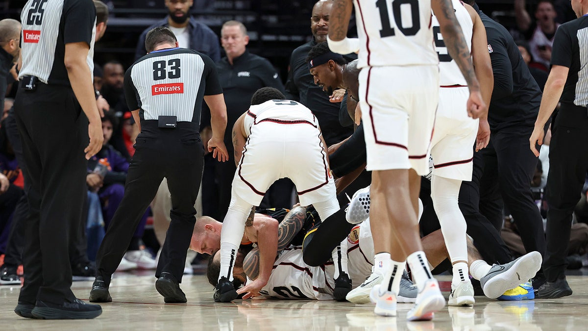 Mason Plumlee and Steven Adams quarrel