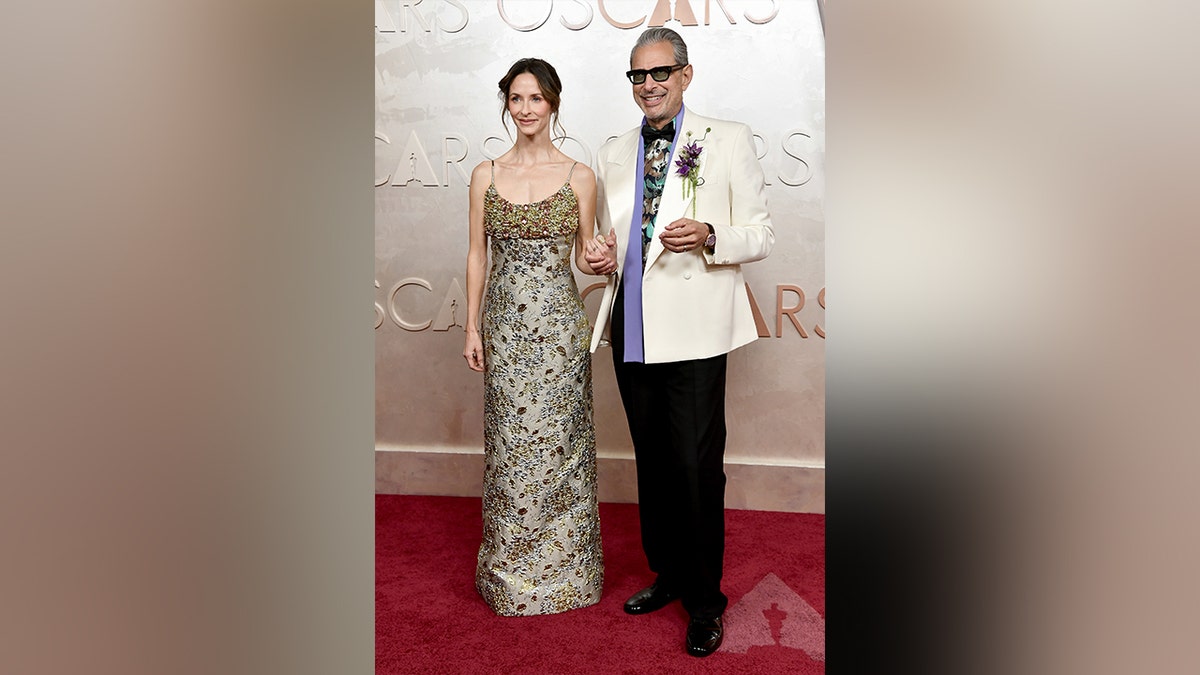 Jeff Goldblum and his wife posed for photos together on the red carpet.