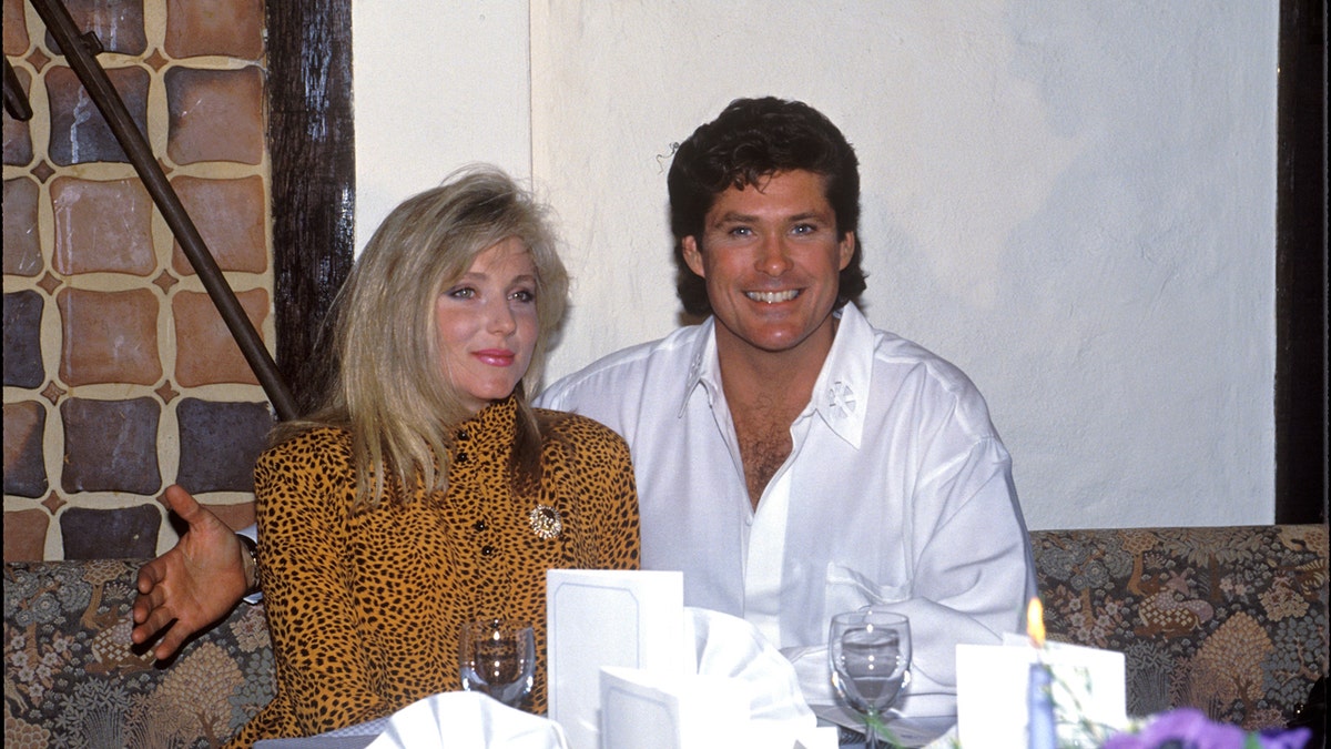 Pamela Bach y David Hasselhoff en los años 90.