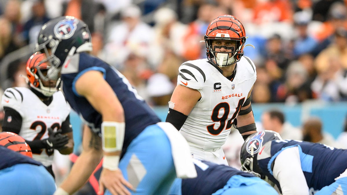 Sam Hubbard vs. Titans