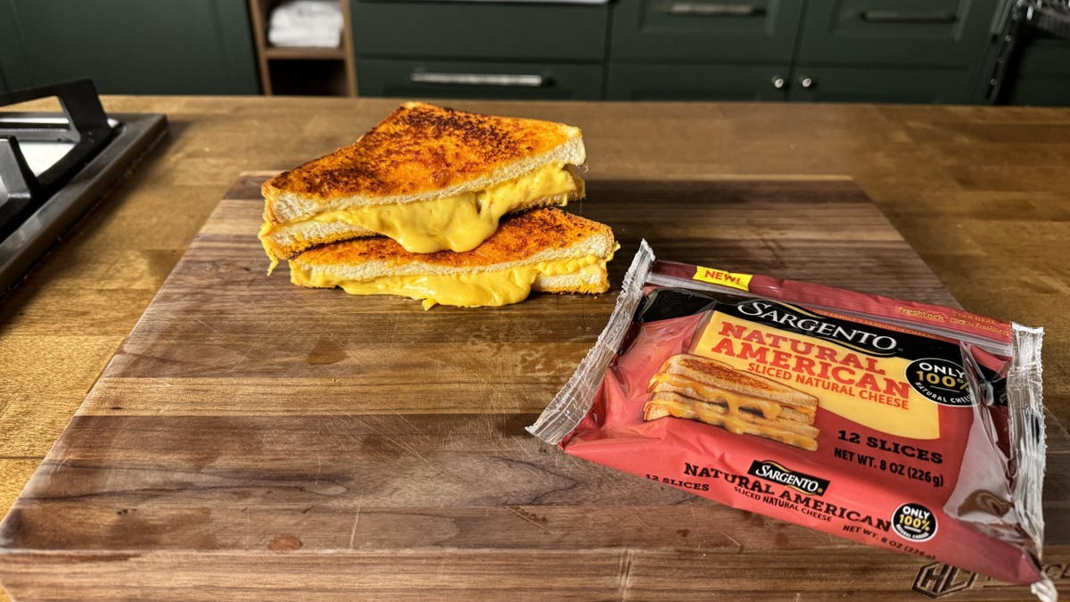 Add garlic and sundried tomatoes to your sandwich for a delicious twist. 