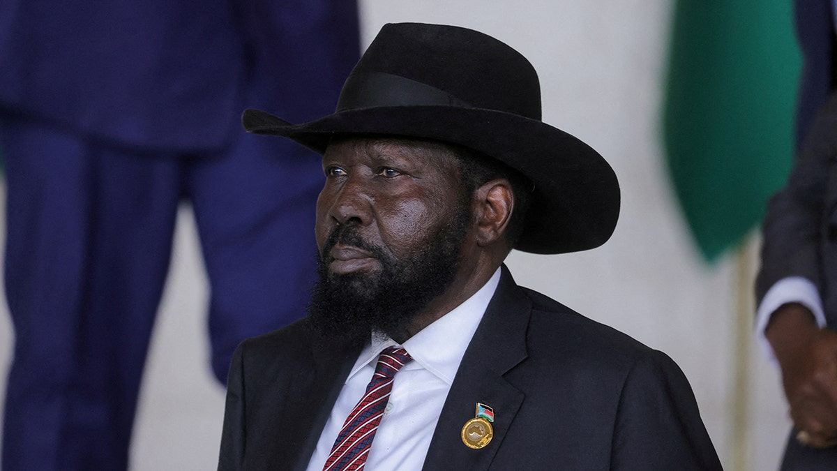 Photo of the Archive: The president of South Sudan, Salva Kiir, Mayardit prepares for a group photo in the 38th Ordinary Session of the Heads of State and Government of the African Union