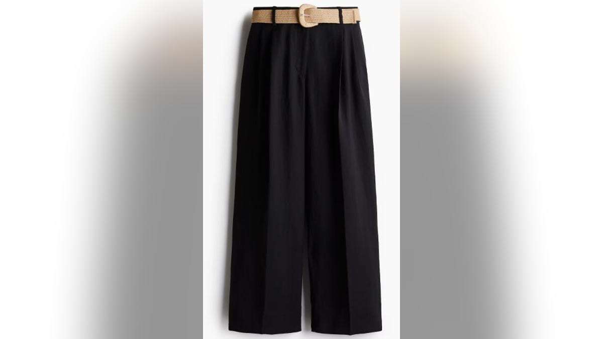 These wide-leg pants have hidden side pockets.