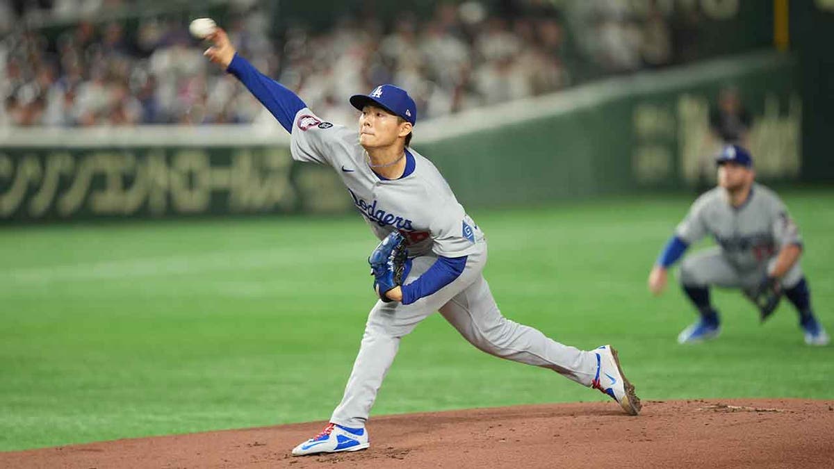 Yoshinobu Yamamoto throwing stadium